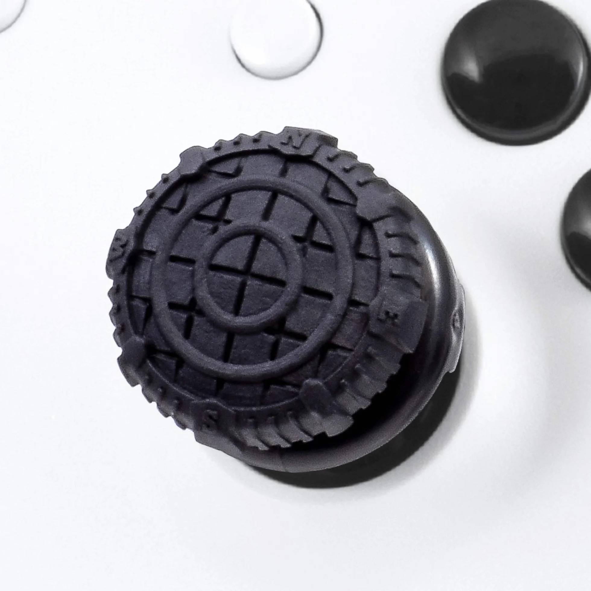 KontrolFreek FPS Freek Battle Royale Nightfall per Controller Xbox One e Xbox Series X | Performance Thumbsticks Copri Joystick di Gioco | 2 levette convesse alte (arrotondate) | Nero