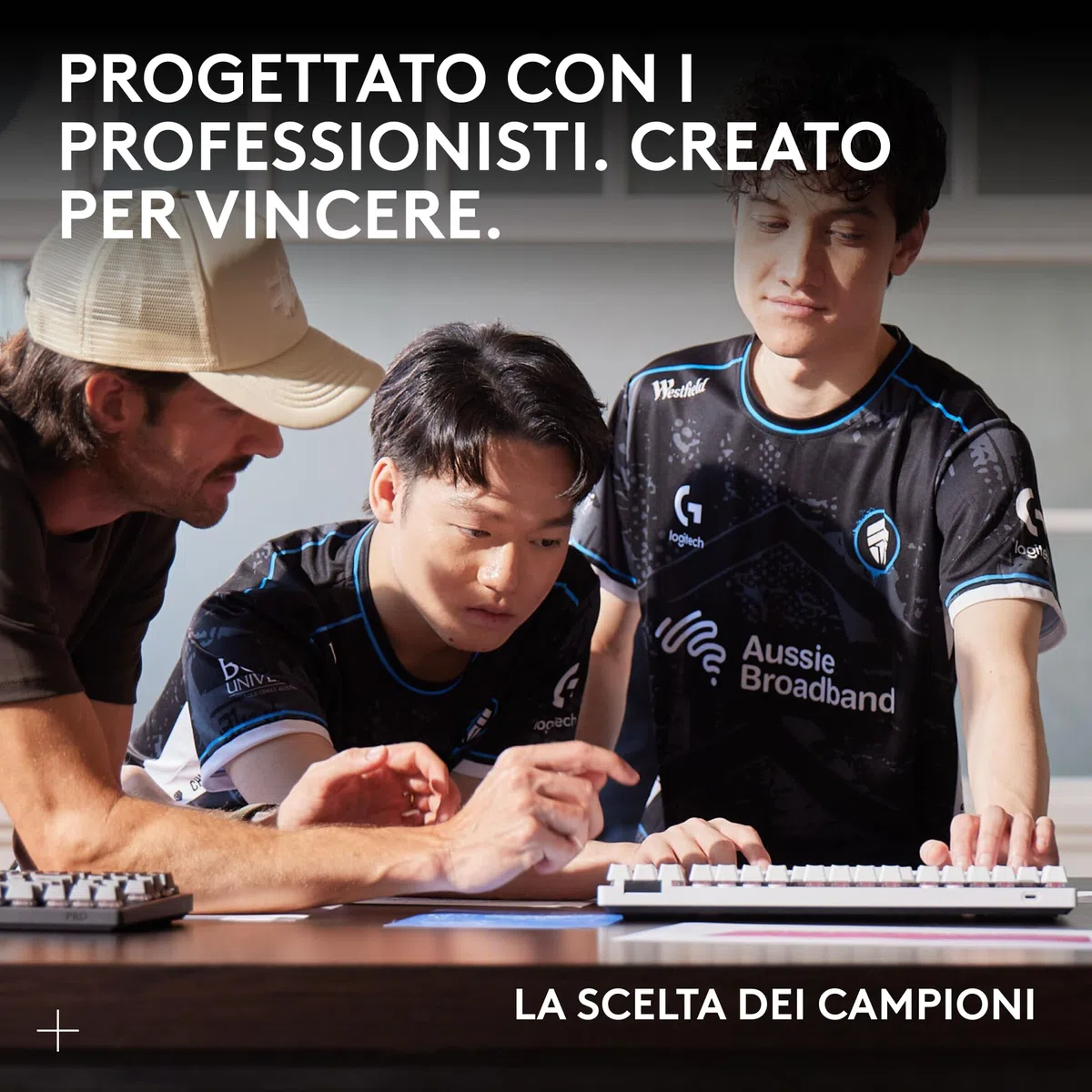 Logitech G PRO X SUPERLIGHT 2 LIGHTSPEED mouse gaming wireless, Versione Est Europa, aggiornamento 8K, leggero, 60g, HERO 2, 888 IPS, 44K DPI, 5 pulsanti programmabili, USB-C, PC e Mac - Rosa