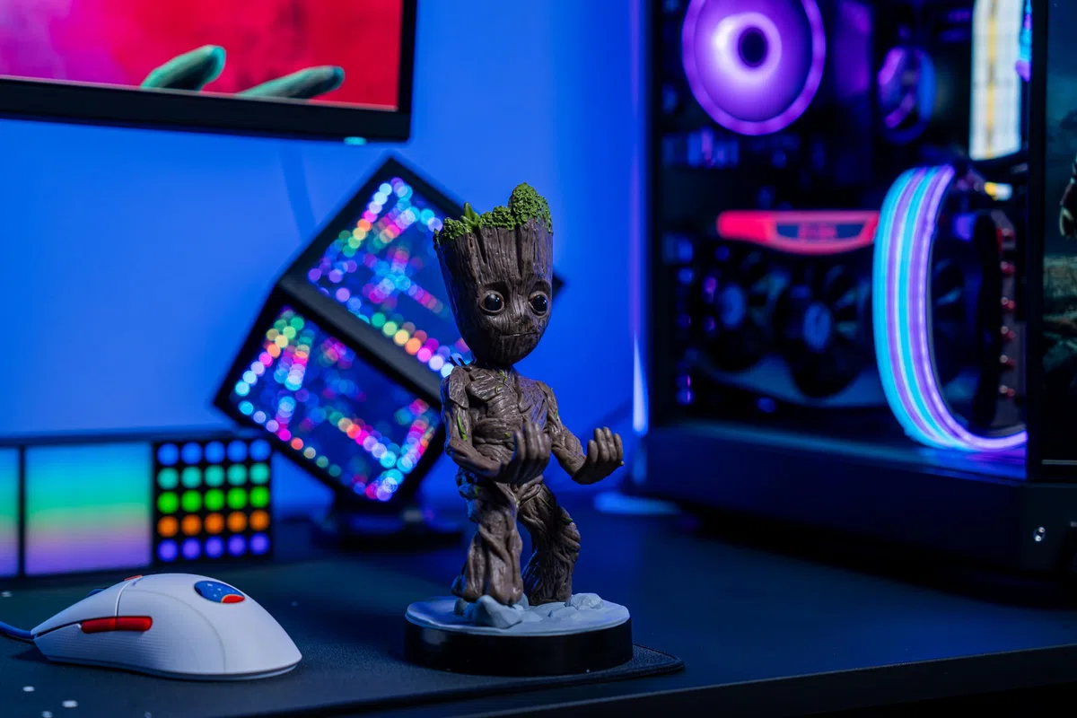 Cableguys Guardiani della Galassia Figurina gaming Baby Groot - Supporto per controller o smartphone - Cavo USB incluso - 20 cm