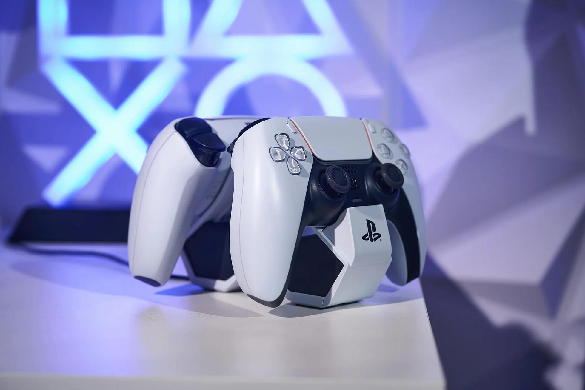 PowerA Stazione di ricarica doppia per controller senza fili DualSense (UE)