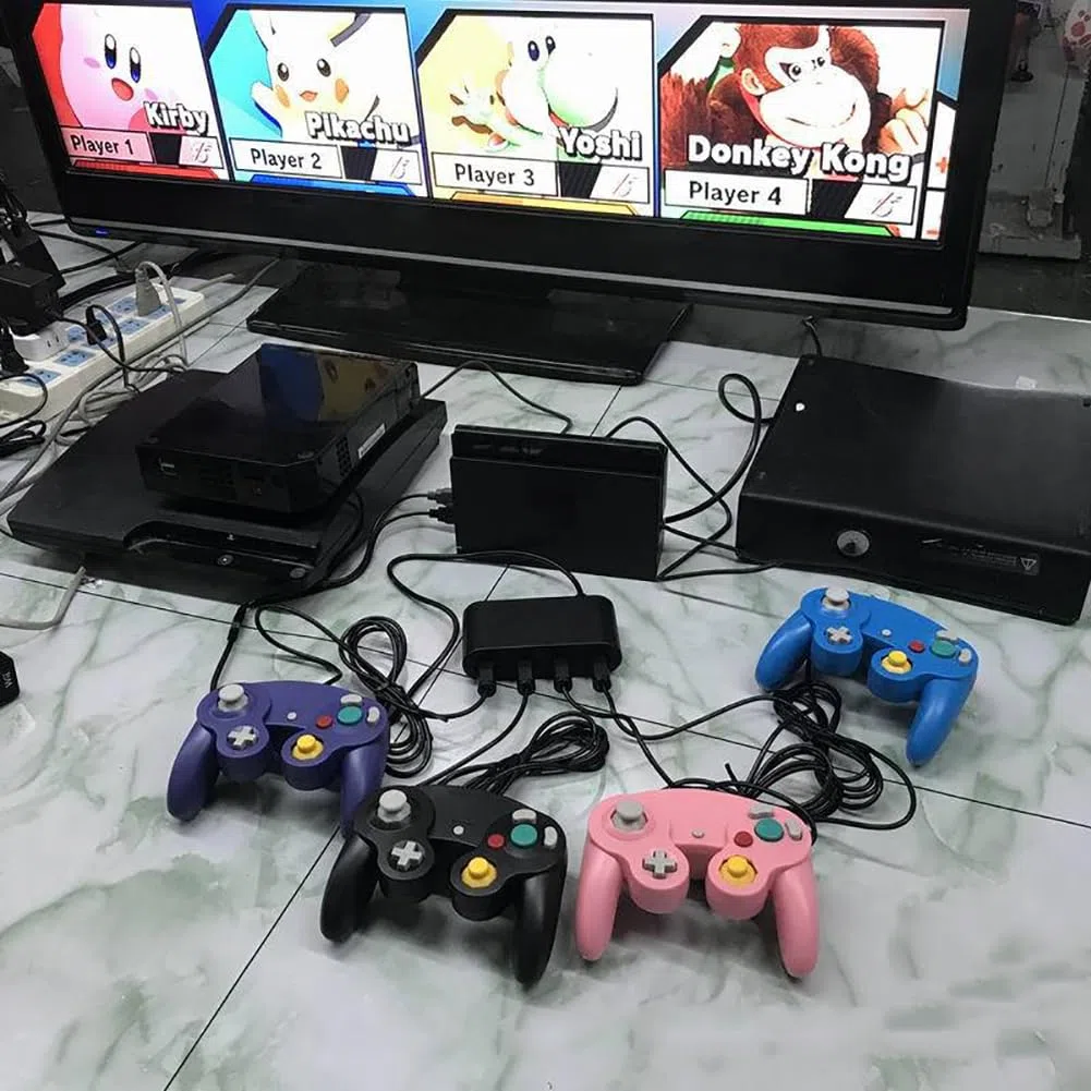 Jerilla Adattatore NGC per Controller GameCube, Convertitore Supporto 4 Controller GC Gamepad Compatibile con Nintendo Wii U/Switch Console/PC