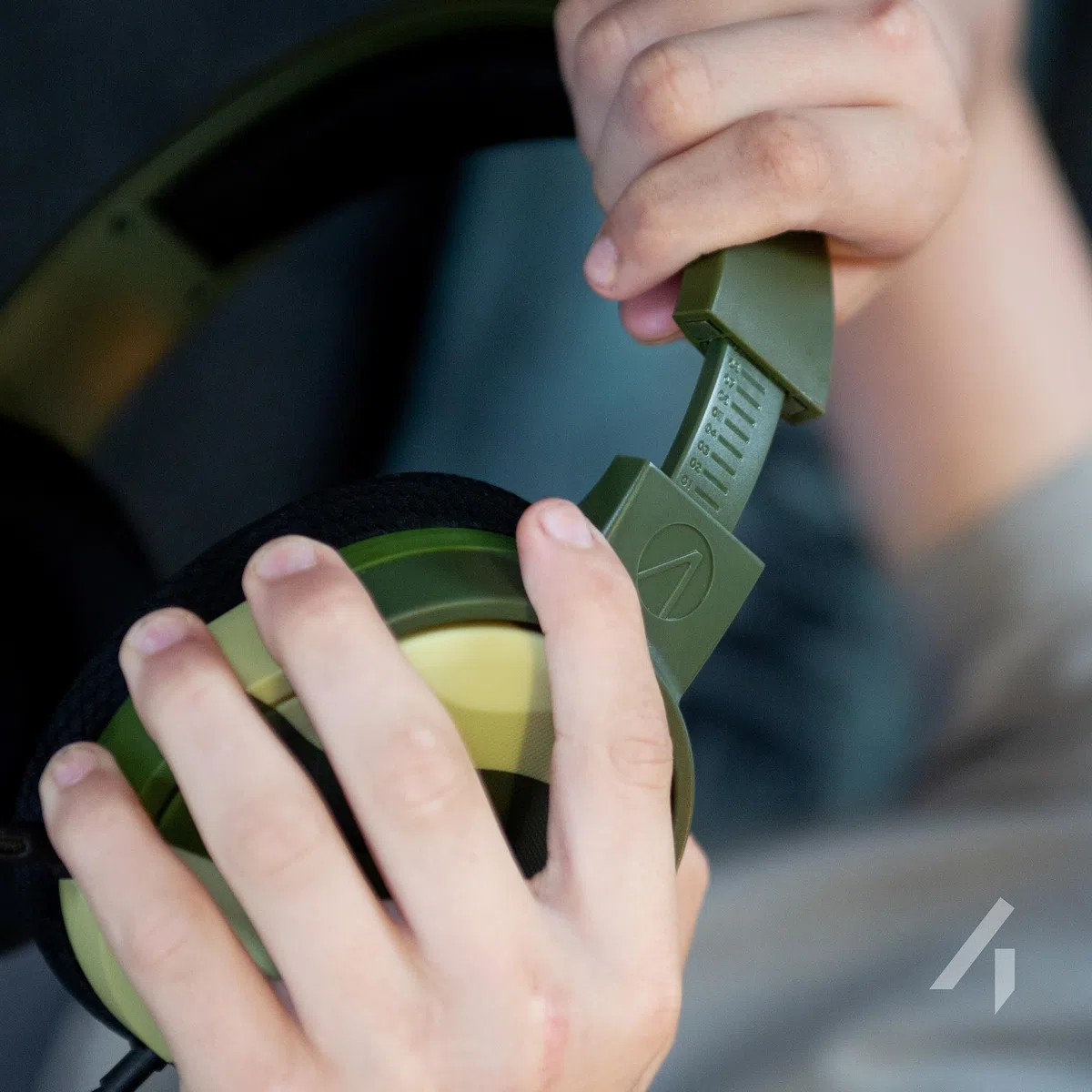 STEALTH PANTHER Wave - Cuffie da Gaming over-ear verde foresta, compatibili con PS4/PS5, XBOX, Switch, PC con microfono flessibile, jack da 3,5 mm, cavo da 1,5 m, leggere, comode e resistenti