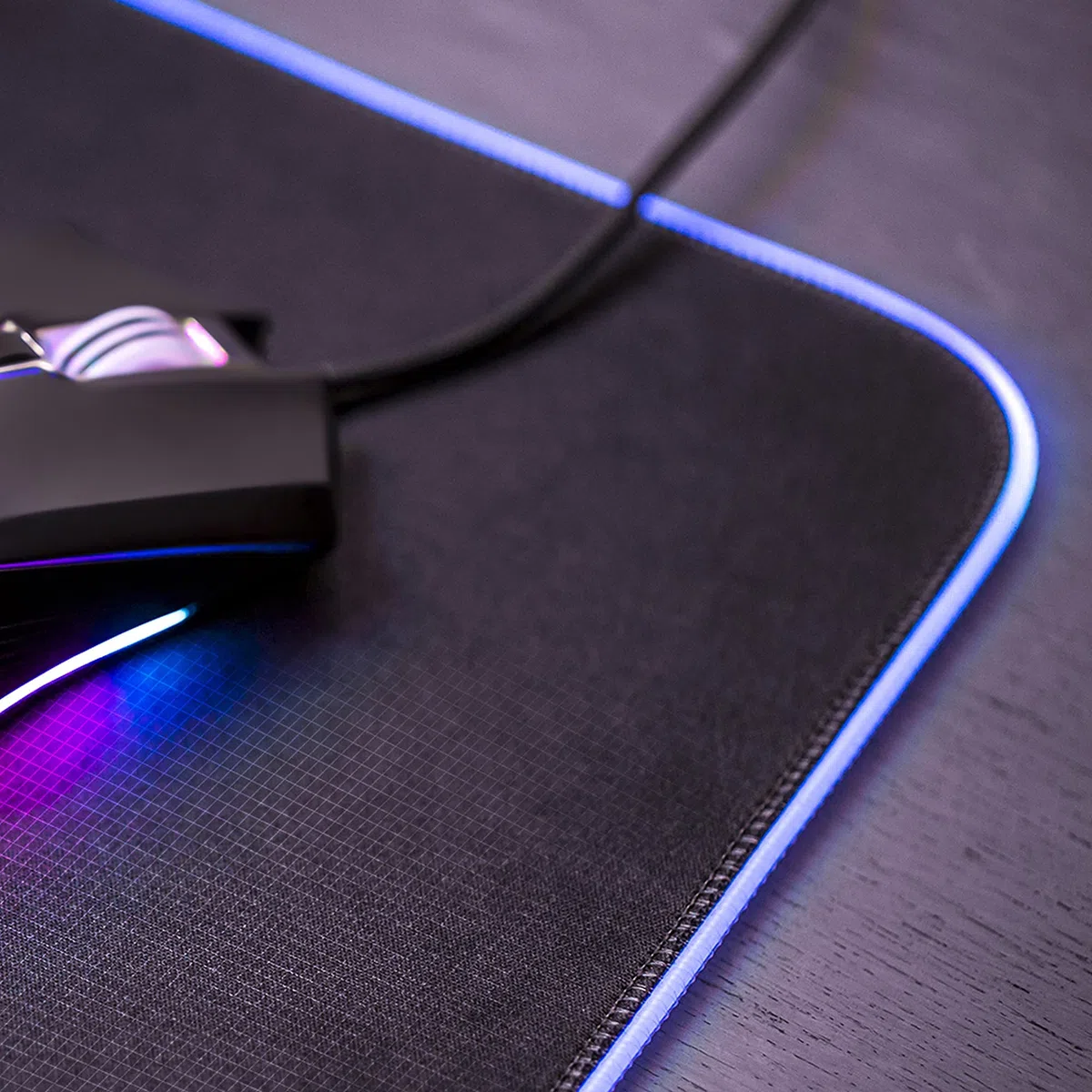 Noua Matrix 800 Tappetino Mouse Gaming RGB RAINBOW XXL 800 * 300 * 4 mm 14 Effetti Luce Mousepad Extra Grande Esteso Superficie Resistente all’Acqua con Base in Gomma Antiscivolo